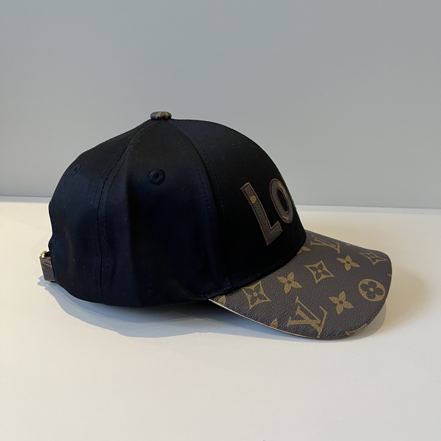 🧢路易威登棒球帽 LouisVuitton😍新款LV棒球帽，重工打造♥️高端大气，百搭款🤗男女通用！跑量