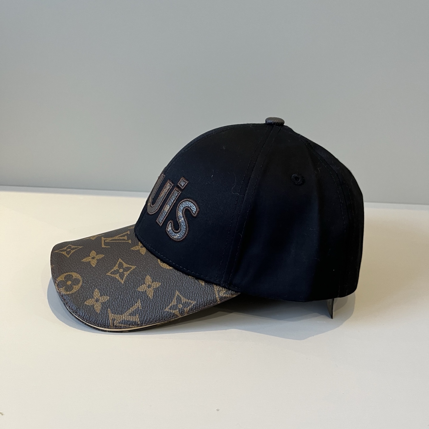 🧢路易威登棒球帽 LouisVuitton😍新款LV棒球帽，重工打造♥️高端大气，百搭款🤗男女通用！跑量