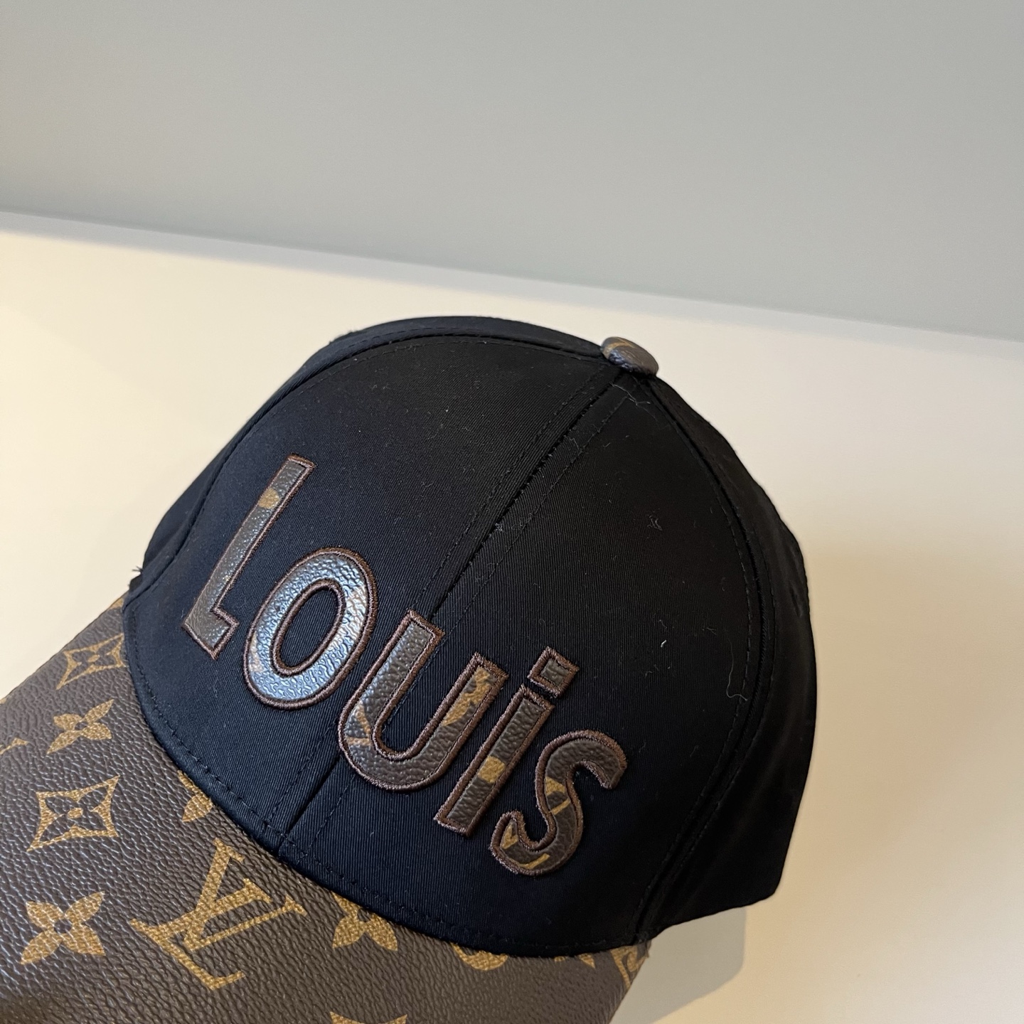 🧢路易威登棒球帽 LouisVuitton😍新款LV棒球帽，重工打造♥️高端大气，百搭款🤗男女通用！跑量