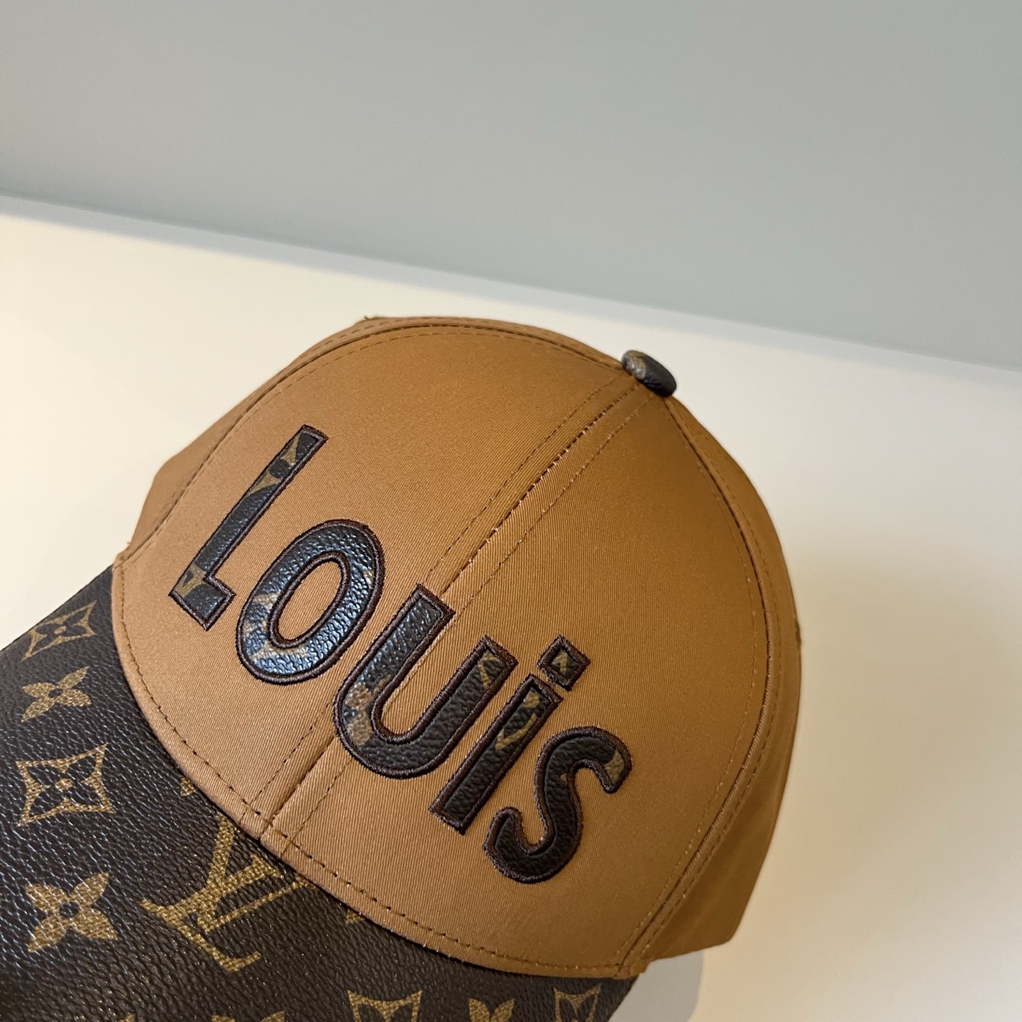 🧢路易威登棒球帽 LouisVuitton😍新款LV棒球帽，重工打造♥️高端大气，百搭款🤗男女通用！跑量