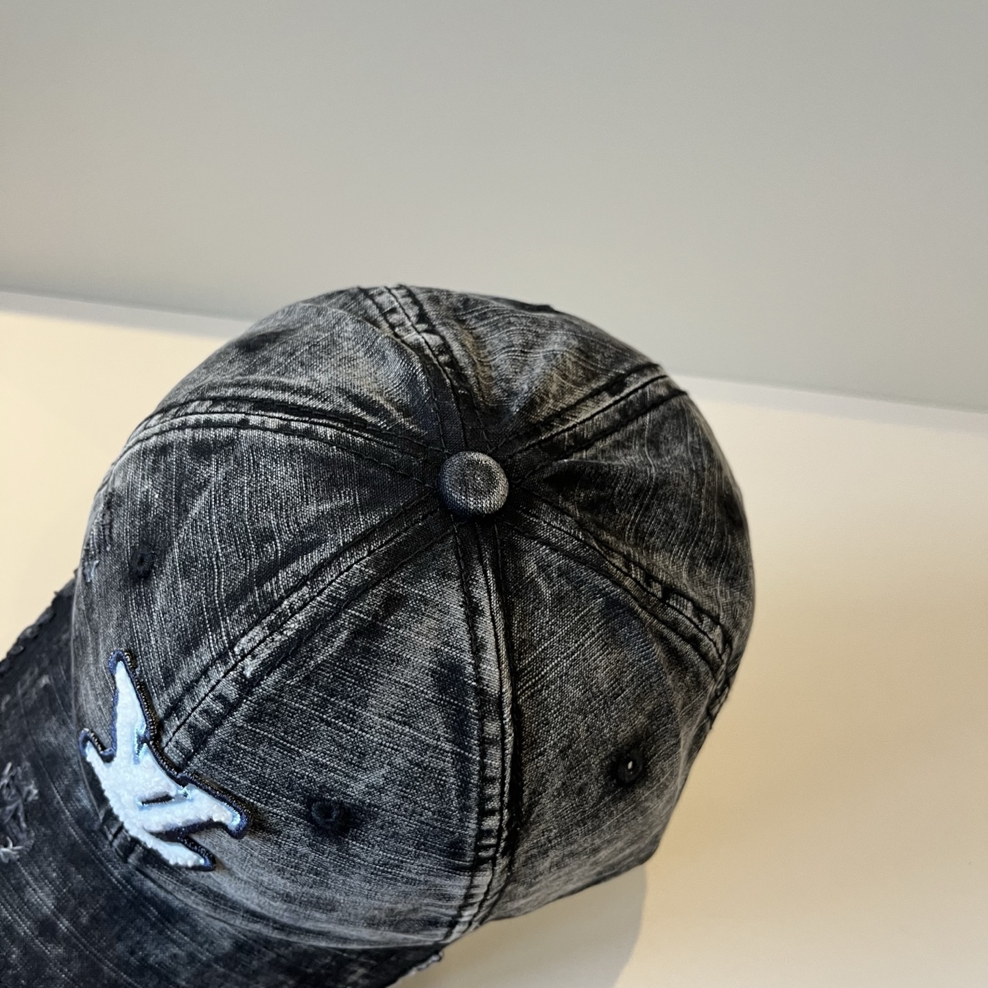 🧢路易威登棒球帽 LouisVuitton😍新款LV棒球帽，重工打造♥️高端大气，百搭款🤗男女通用！跑量