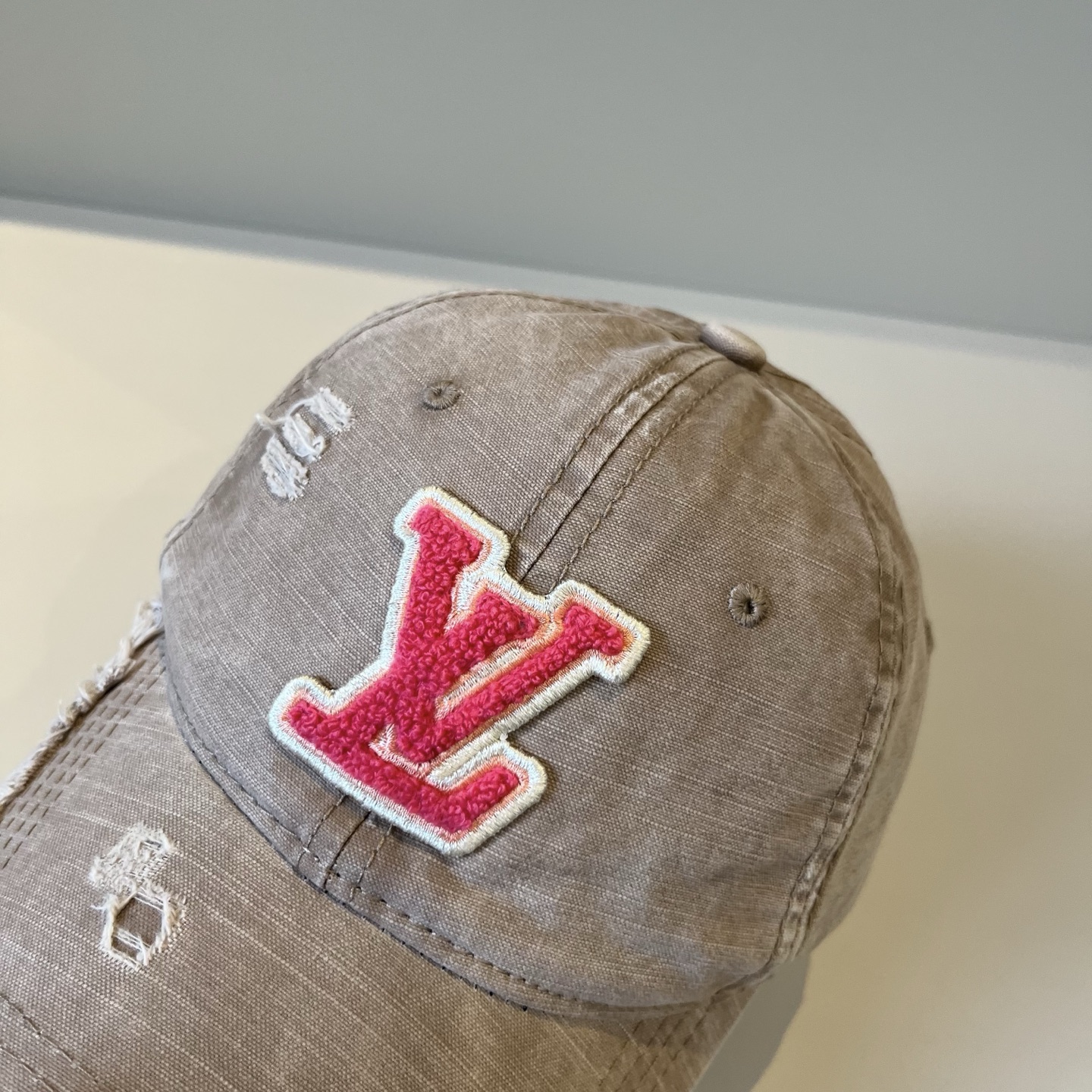 🧢路易威登棒球帽 LouisVuitton😍新款LV棒球帽，重工打造♥️高端大气，百搭款🤗男女通用！跑量