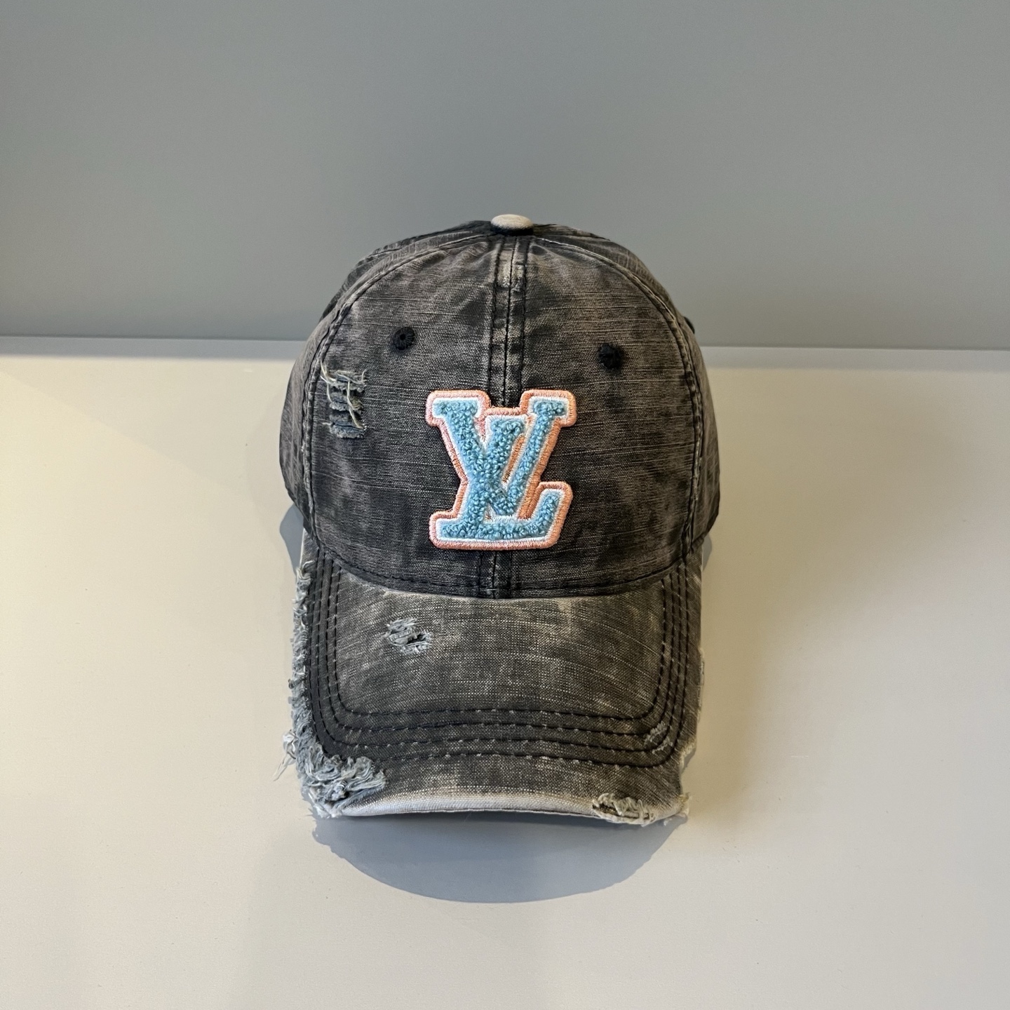 NO:348604,Louis Vuitton Baseball Cap Louis Vuitton's new LV baseball cap, heavy industry creates high-end and atmospheric, versatile and universal for both men and women!  Run volume!  hat straw hat fisherman hat baseball hat, hat, louis vuitton, louis vuitton, louis vuitton, espadrilles, hats路易威登棒球帽 LouisVuitton新款LV棒球帽,重工打造高端大气,百搭款男女通用！跑量！帽子草帽渔夫帽棒球帽,帽子,louis vuitton,louis vuitton,louis vuitton,espadrilles,hats,hat