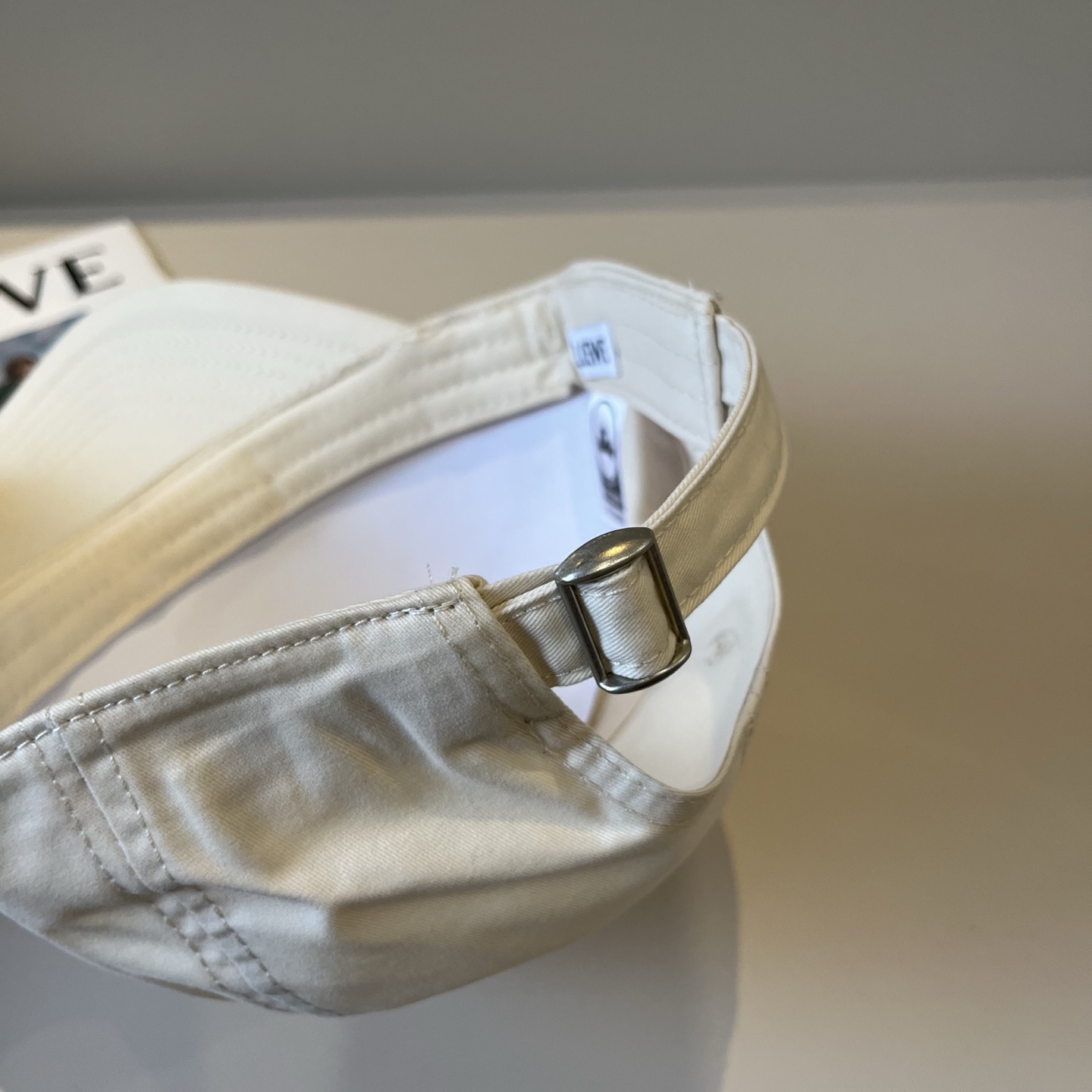 
罗意威 LOEWE新款原版原标设计，质感超好，外部线条定位标准，做工精细，简约大气低价走量！