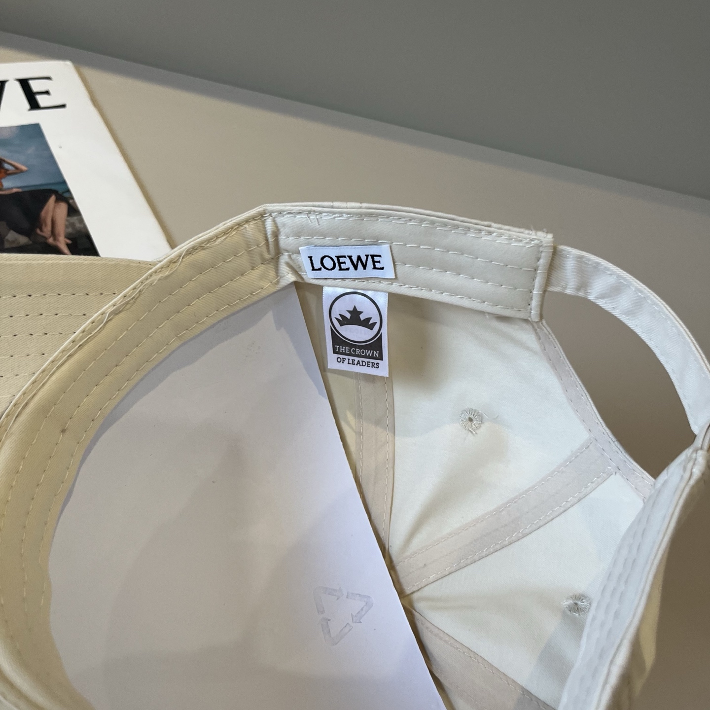 
罗意威 LOEWE新款原版原标设计，质感超好，外部线条定位标准，做工精细，简约大气低价走量！