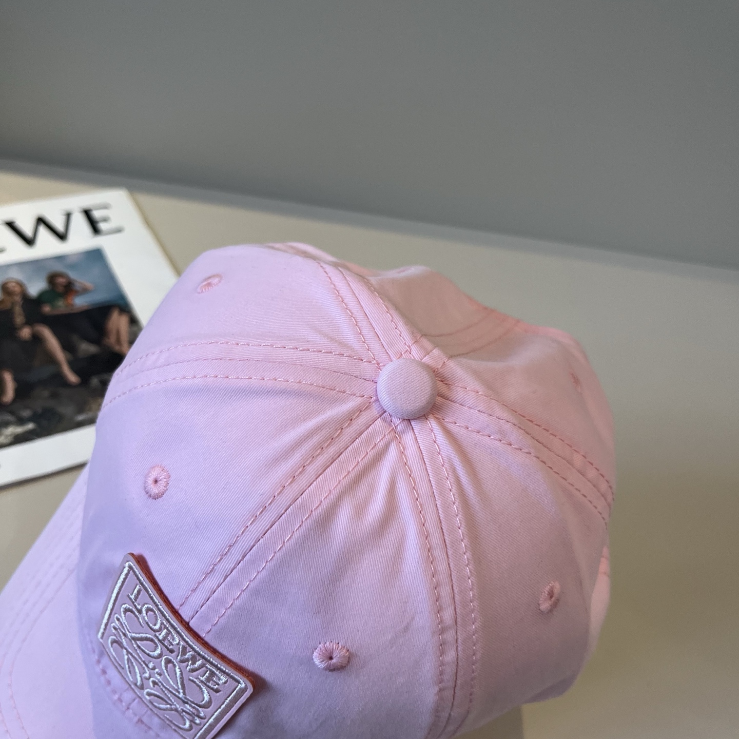 
罗意威 LOEWE新款原版原标设计，质感超好，外部线条定位标准，做工精细，简约大气低价走量！