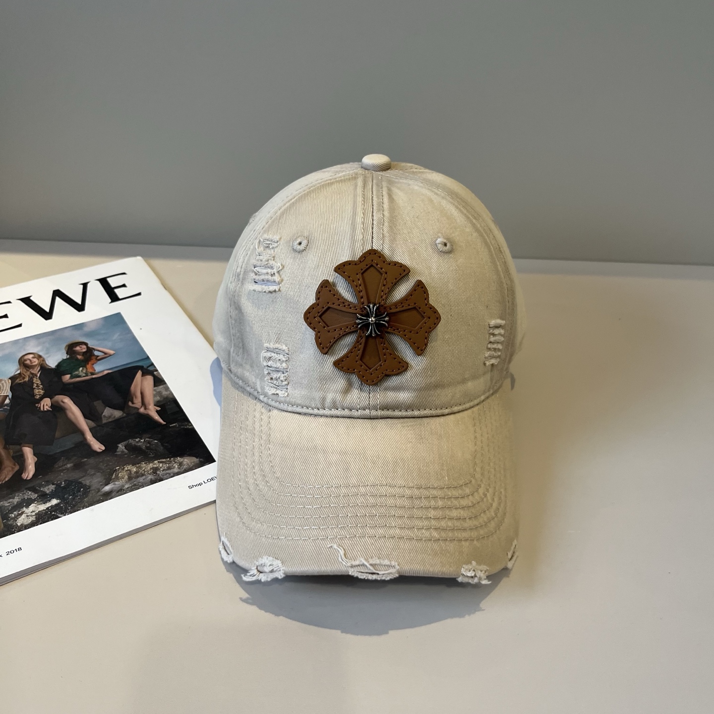  克罗心最新时尚前卫的休闲设计风格，戴上头就是这样好看看哦，做工精细，男女同款！