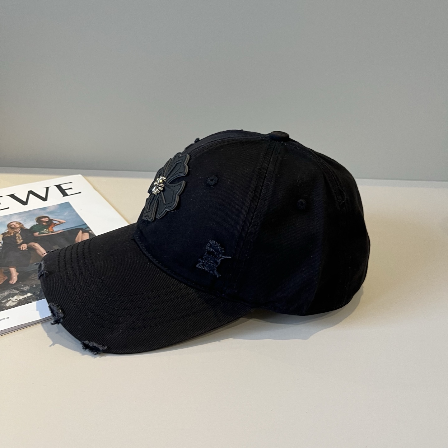  克罗心最新时尚前卫的休闲设计风格，戴上头就是这样好看看哦，做工精细，男女同款！