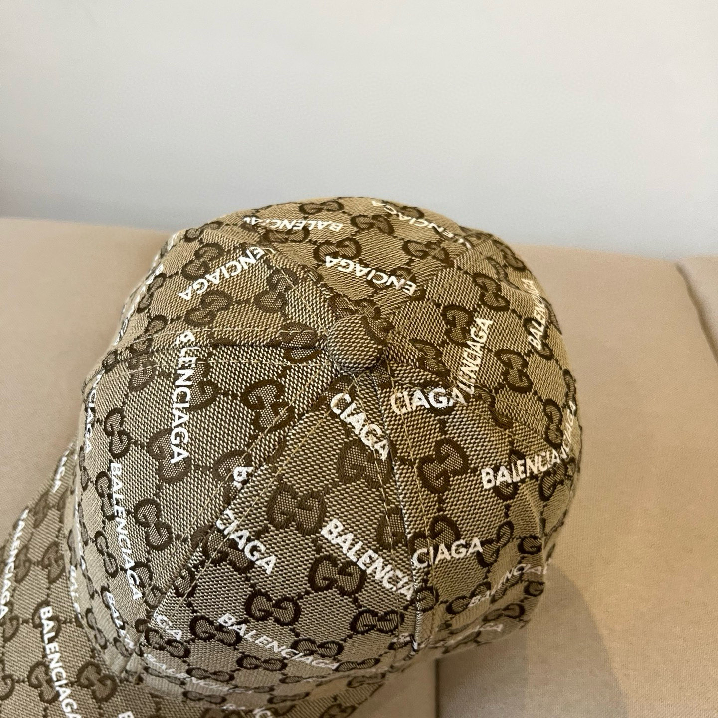  BALENCIAGA巴黎世家新款logo棒球帽，很酷的色系，男女佩戴都有不同style，第一批抢先出货