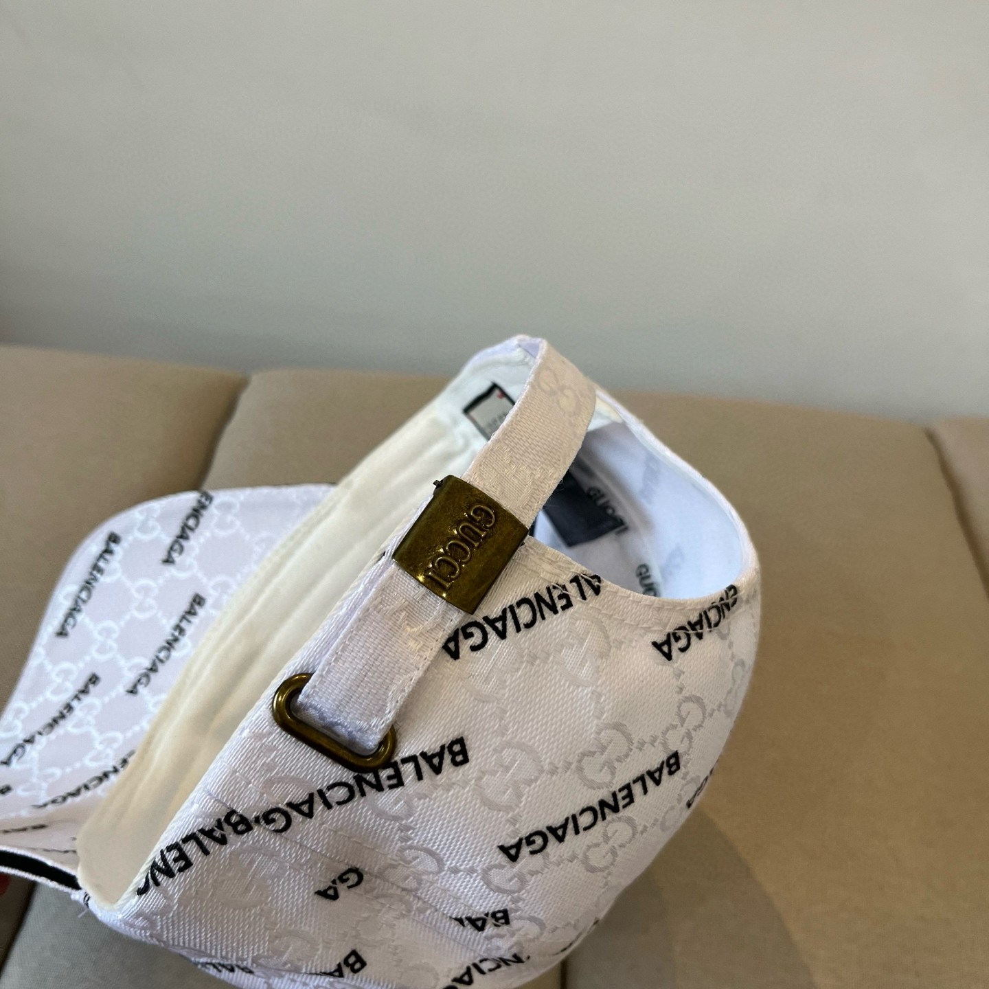  BALENCIAGA巴黎世家新款logo棒球帽，很酷的色系，男女佩戴都有不同style，第一批抢先出货