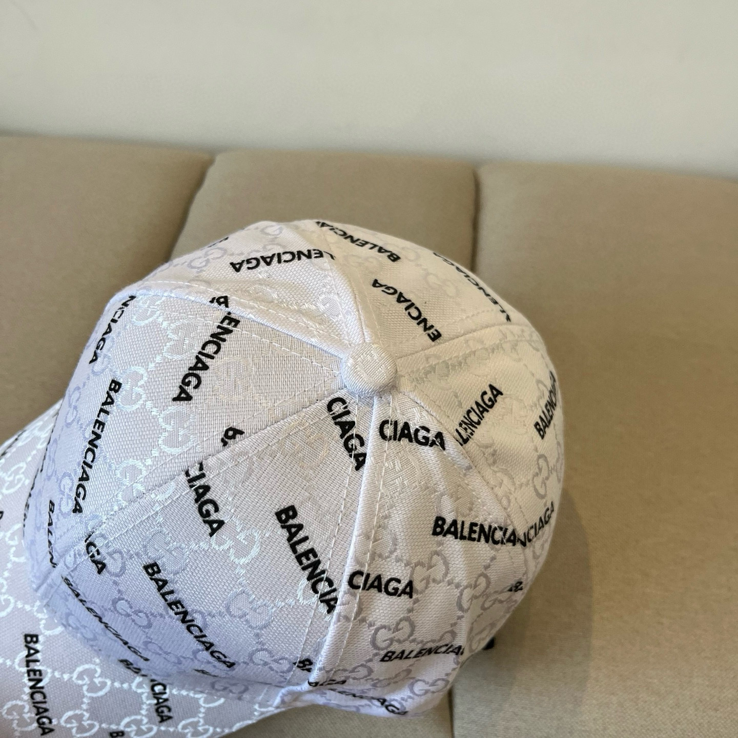  BALENCIAGA巴黎世家新款logo棒球帽，很酷的色系，男女佩戴都有不同style，第一批抢先出货