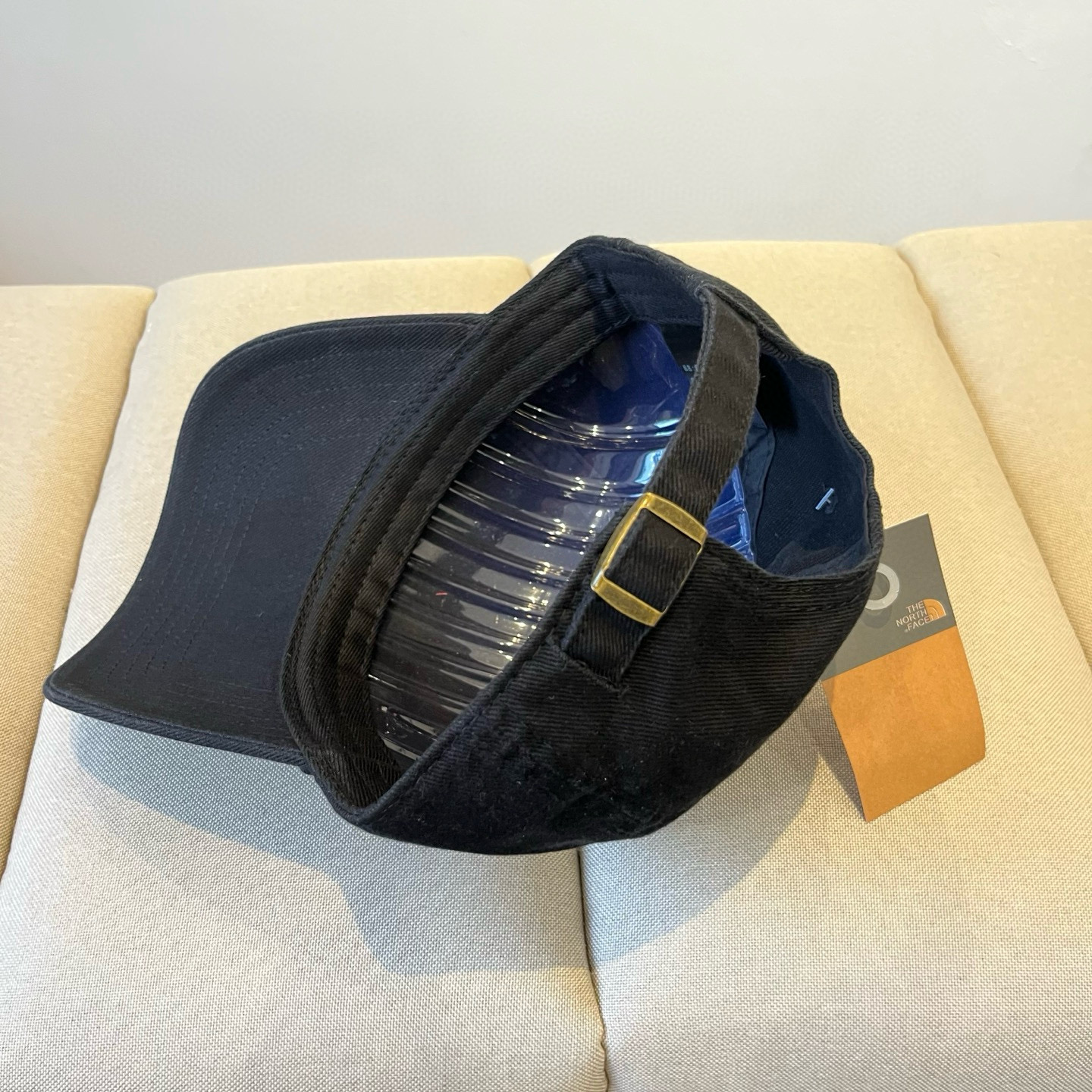 
北面♥️棒球帽🧢官网新品棒球帽，原单品质火爆来袭 。🎩 工艺非常精美 高档大气上档次！低调奢华，方便携