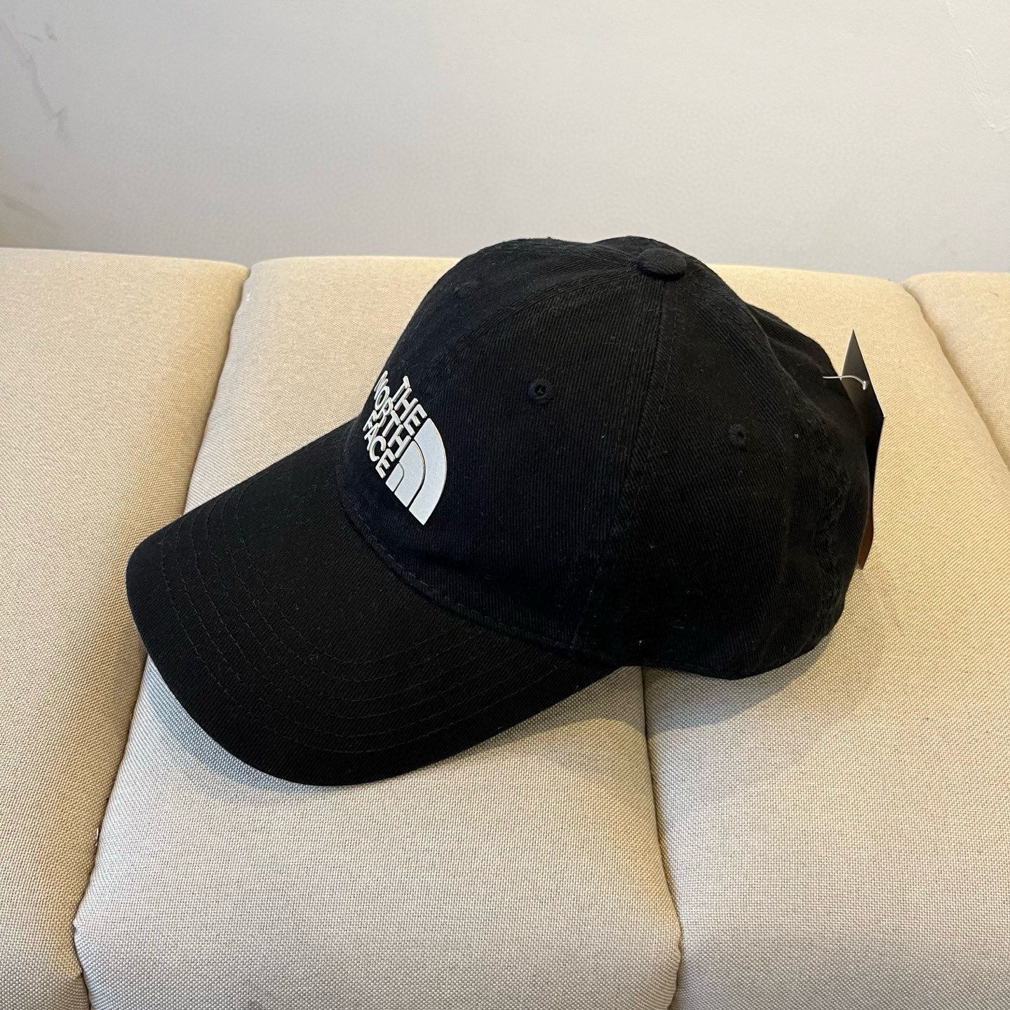 
北面♥️棒球帽🧢官网新品棒球帽，原单品质火爆来袭 。🎩 工艺非常精美 高档大气上档次！低调奢华，方便携
