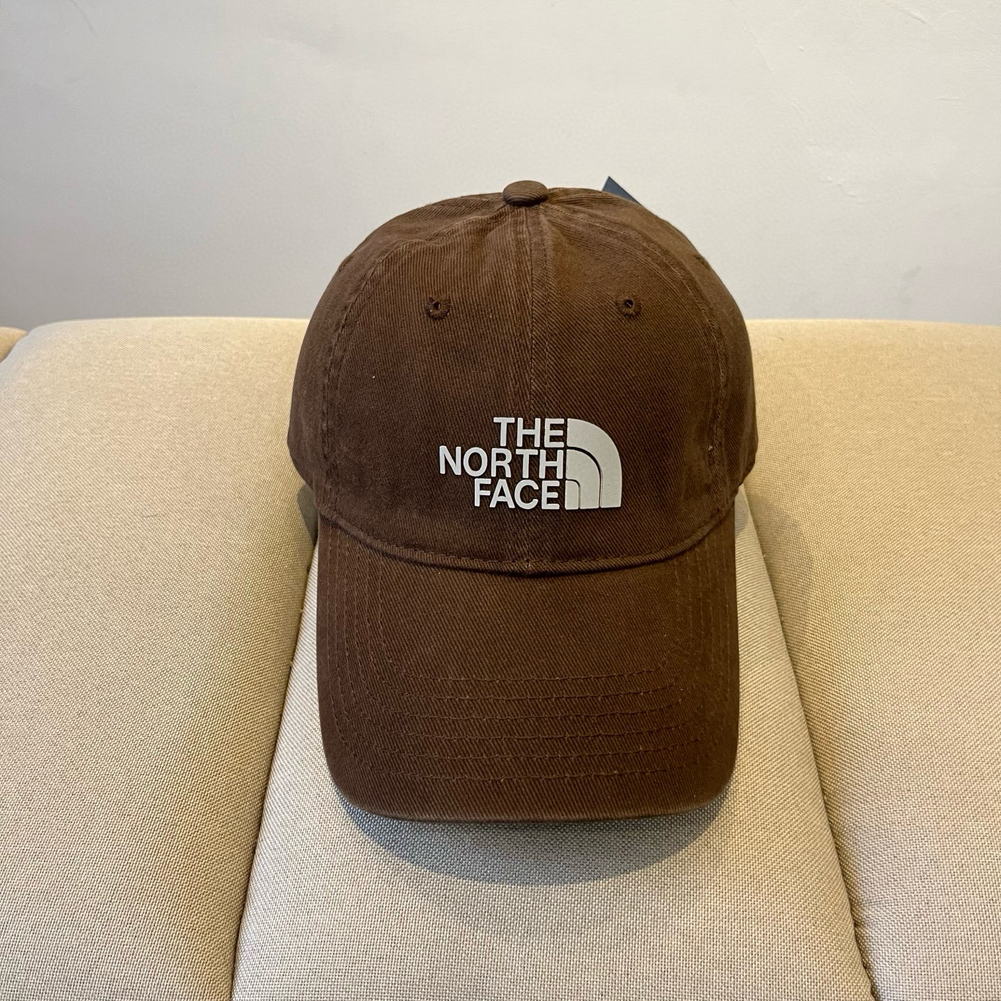 
北面♥️棒球帽🧢官网新品棒球帽，原单品质火爆来袭 。🎩 工艺非常精美 高档大气上档次！低调奢华，方便携