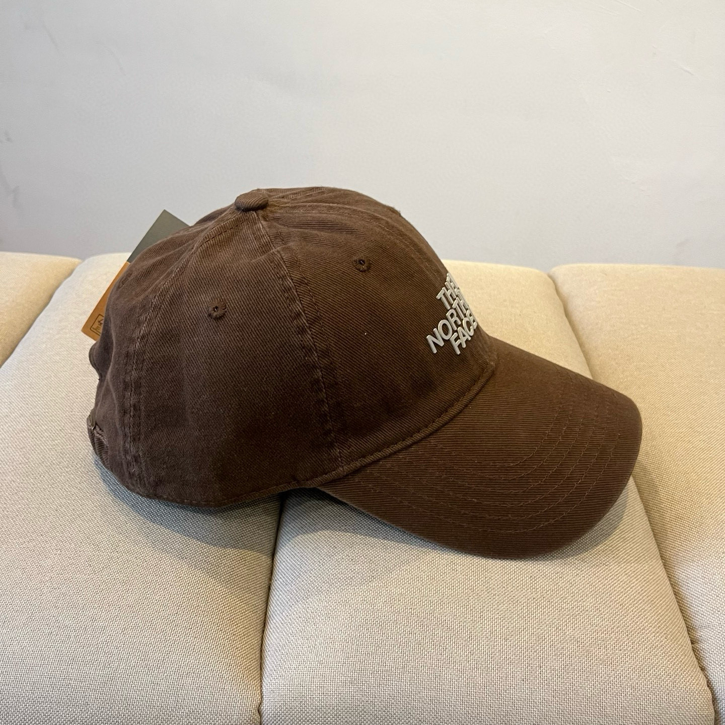 
北面♥️棒球帽🧢官网新品棒球帽，原单品质火爆来袭 。🎩 工艺非常精美 高档大气上档次！低调奢华，方便携