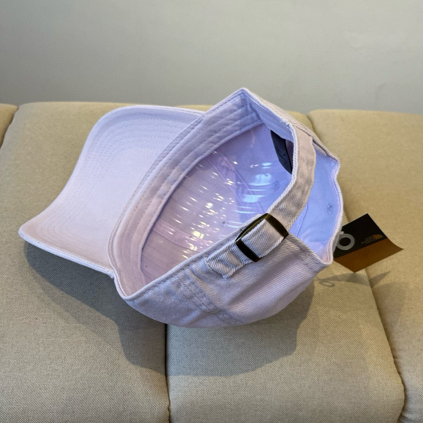 
北面♥️棒球帽🧢官网新品棒球帽，原单品质火爆来袭 。🎩 工艺非常精美 高档大气上档次！低调奢华，方便携