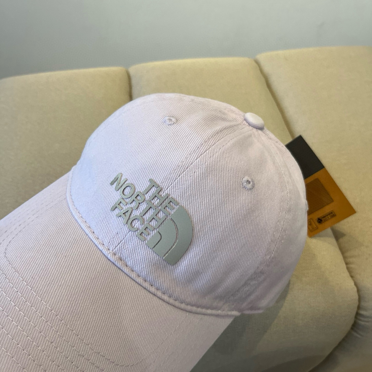 
北面♥️棒球帽🧢官网新品棒球帽，原单品质火爆来袭 。🎩 工艺非常精美 高档大气上档次！低调奢华，方便携