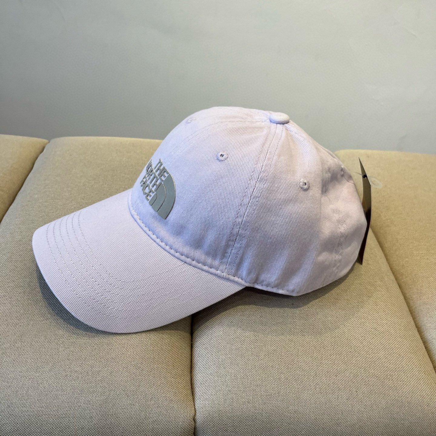 
北面♥️棒球帽🧢官网新品棒球帽，原单品质火爆来袭 。🎩 工艺非常精美 高档大气上档次！低调奢华，方便携