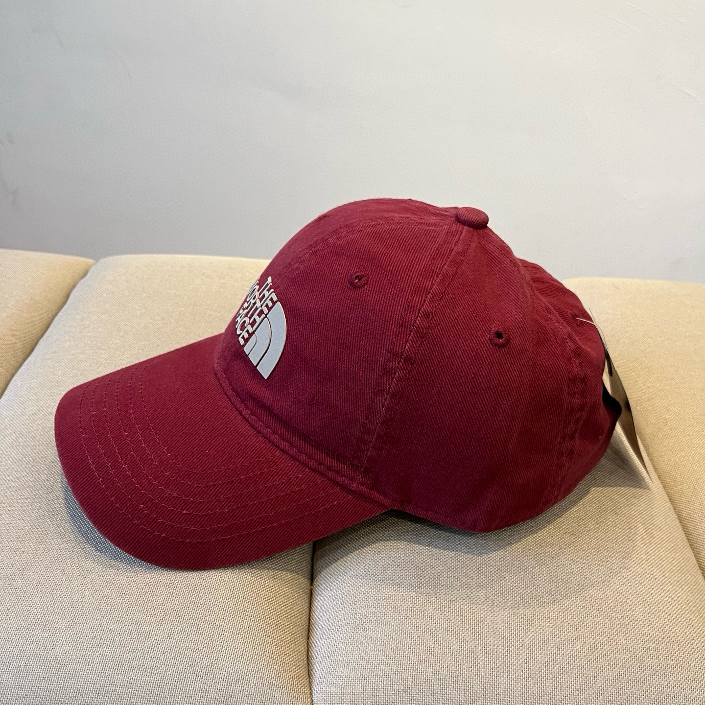 
北面♥️棒球帽🧢官网新品棒球帽，原单品质火爆来袭 。🎩 工艺非常精美 高档大气上档次！低调奢华，方便携