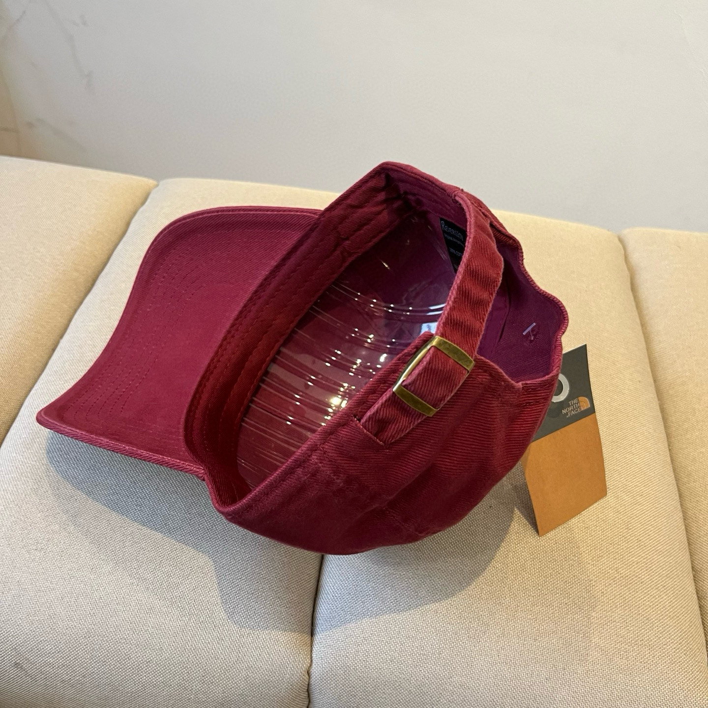 
北面♥️棒球帽🧢官网新品棒球帽，原单品质火爆来袭 。🎩 工艺非常精美 高档大气上档次！低调奢华，方便携