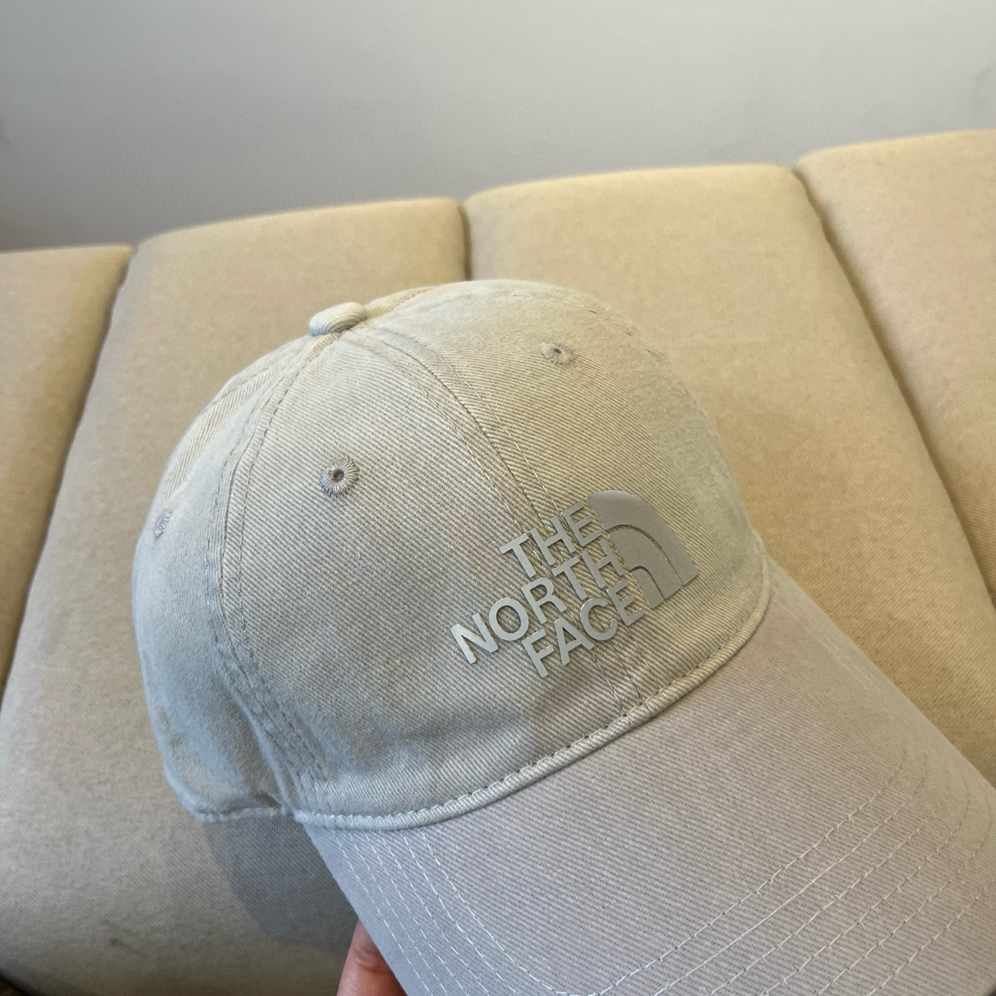 
北面♥️棒球帽🧢官网新品棒球帽，原单品质火爆来袭 。🎩 工艺非常精美 高档大气上档次！低调奢华，方便携