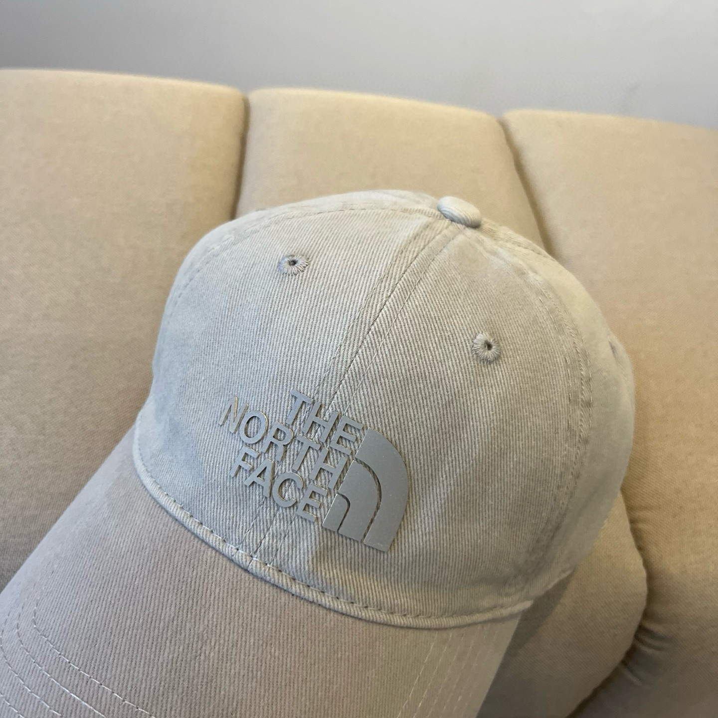 
北面♥️棒球帽🧢官网新品棒球帽，原单品质火爆来袭 。🎩 工艺非常精美 高档大气上档次！低调奢华，方便携