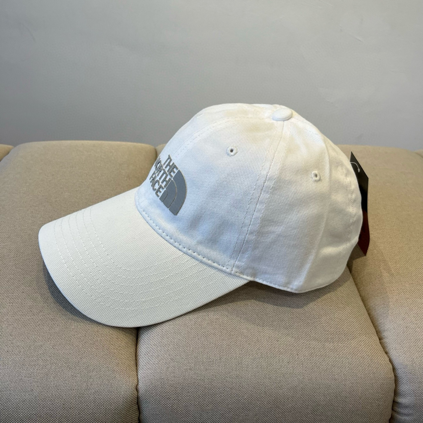 
北面♥️棒球帽🧢官网新品棒球帽，原单品质火爆来袭 。🎩 工艺非常精美 高档大气上档次！低调奢华，方便携