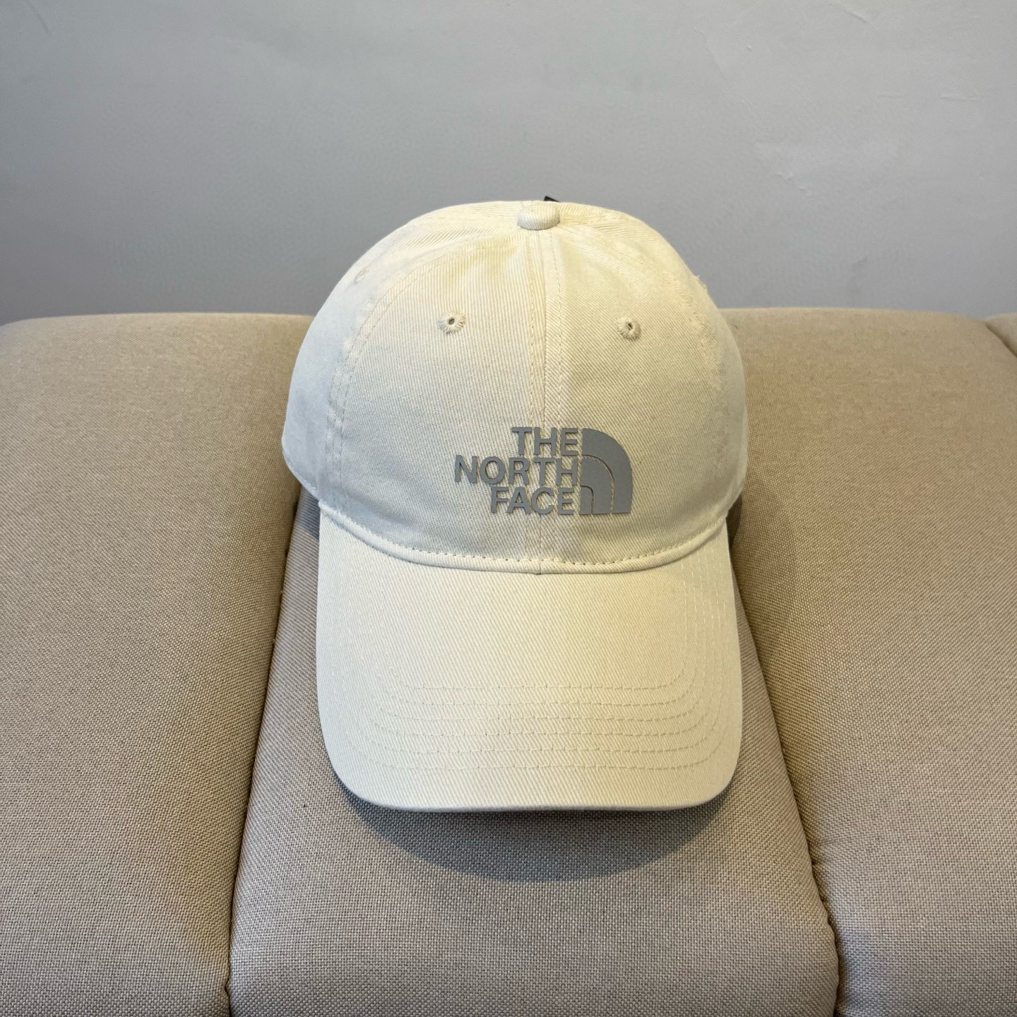 
北面♥️棒球帽🧢官网新品棒球帽，原单品质火爆来袭 。🎩 工艺非常精美 高档大气上档次！低调奢华，方便携