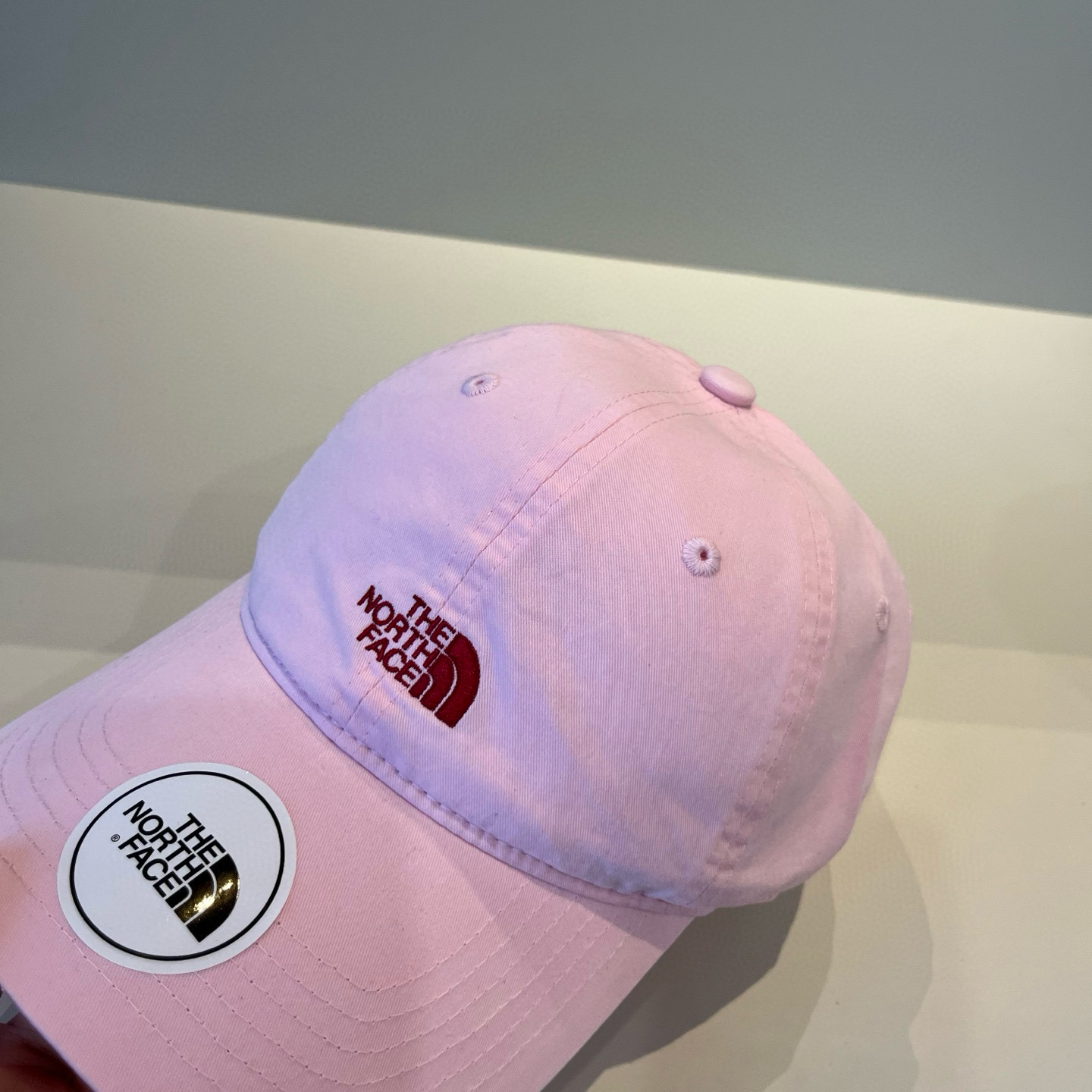 
北面♥️棒球帽🧢官网新品棒球帽，原单品质火爆来袭 。🎩 工艺非常精美 高档大气上档次！低调奢华，方便携