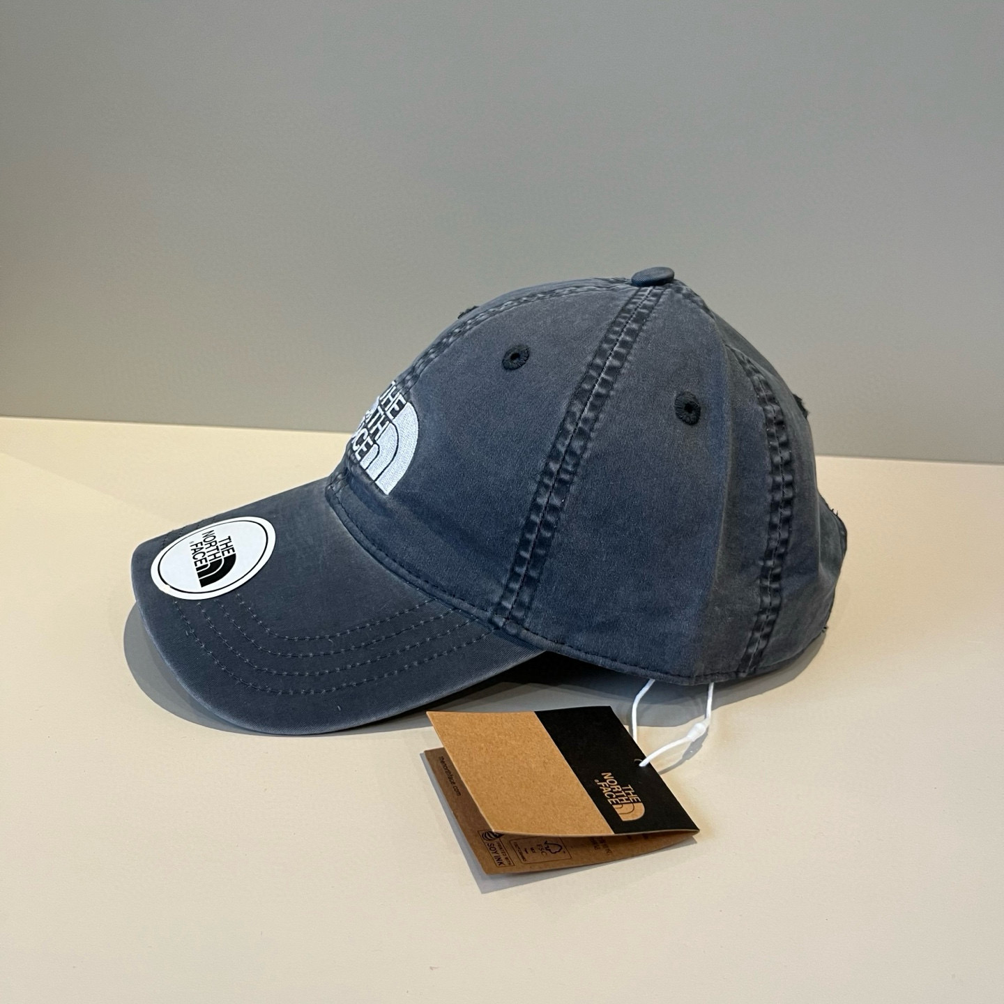 
北面♥️棒球帽🧢官网新品棒球帽，原单品质火爆来袭 。🎩 工艺非常精美 高档大气上档次！低调奢华，方便携