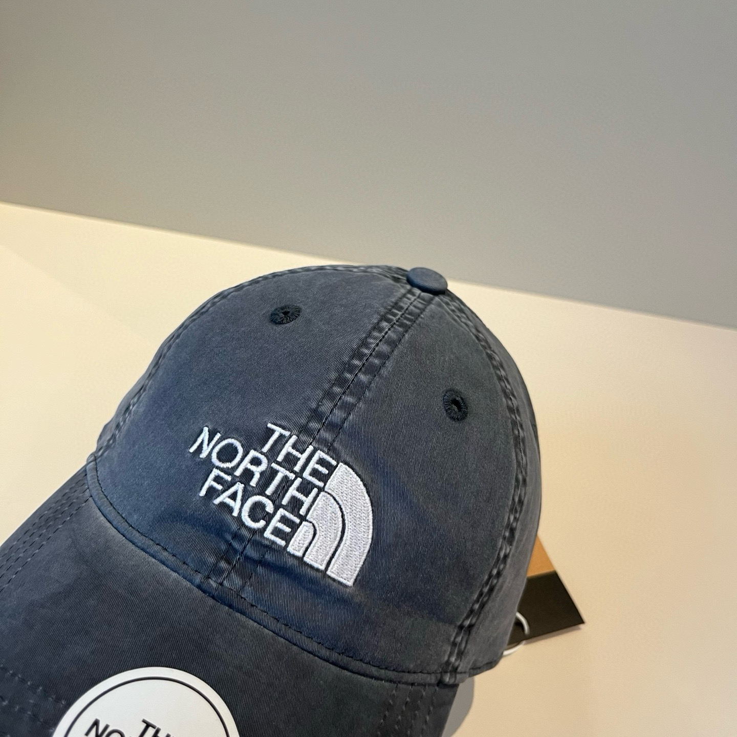 
北面♥️棒球帽🧢官网新品棒球帽，原单品质火爆来袭 。🎩 工艺非常精美 高档大气上档次！低调奢华，方便携