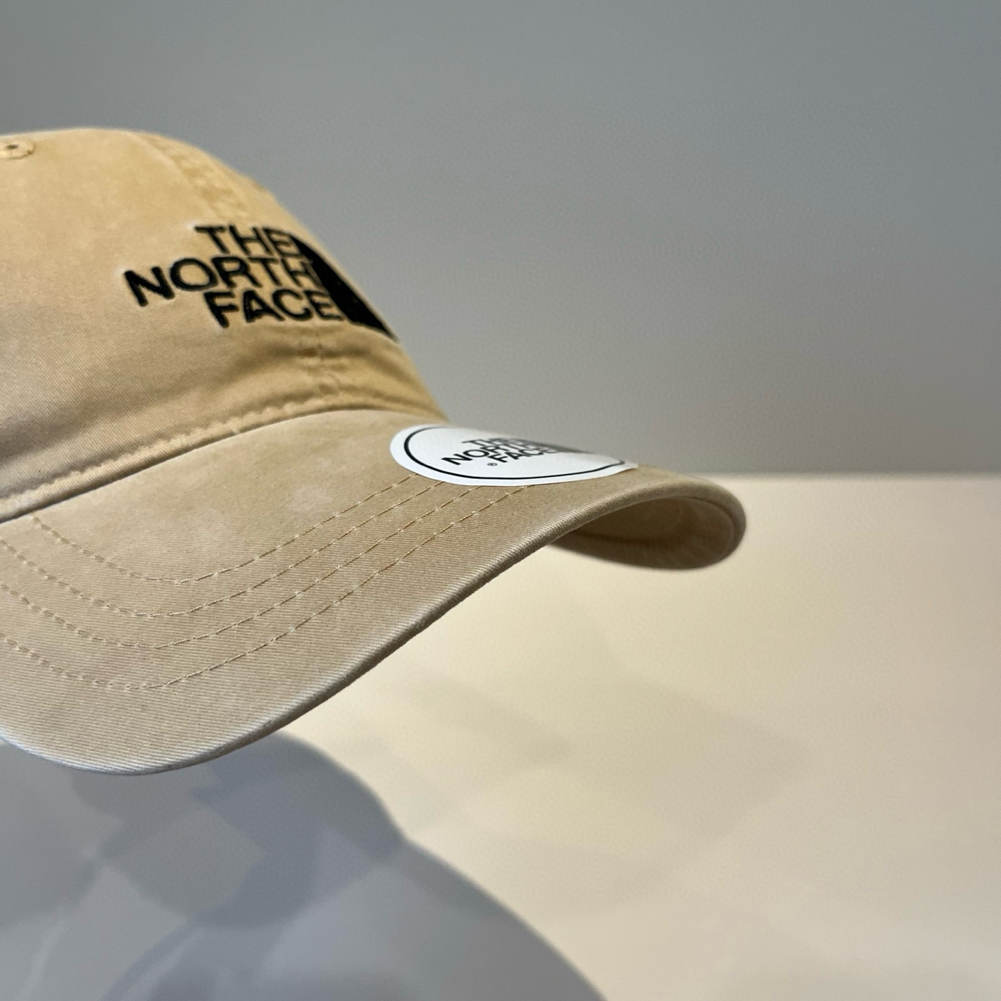 
北面♥️棒球帽🧢官网新品棒球帽，原单品质火爆来袭 。🎩 工艺非常精美 高档大气上档次！低调奢华，方便携