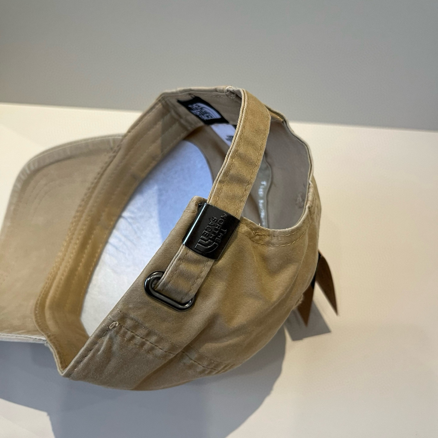 
北面♥️棒球帽🧢官网新品棒球帽，原单品质火爆来袭 。🎩 工艺非常精美 高档大气上档次！低调奢华，方便携