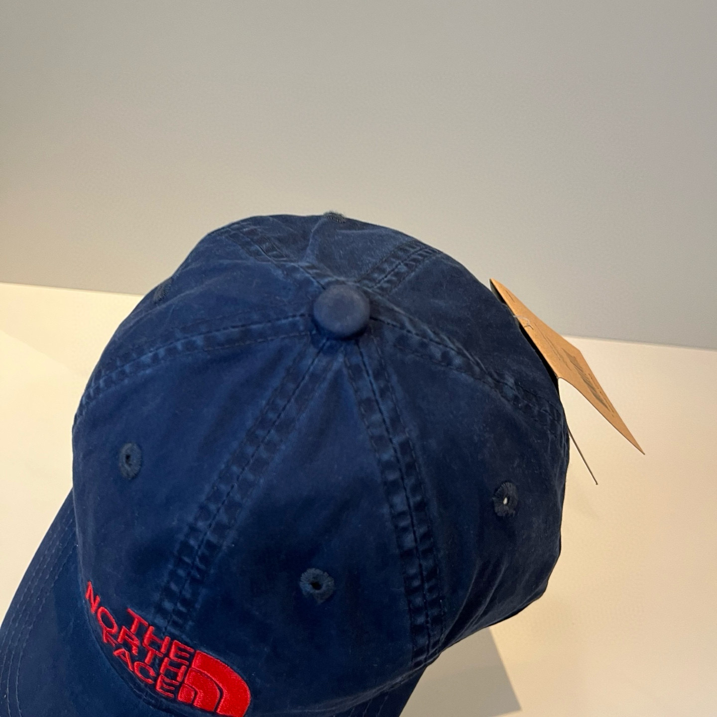 
北面♥️棒球帽🧢官网新品棒球帽，原单品质火爆来袭 。🎩 工艺非常精美 高档大气上档次！低调奢华，方便携