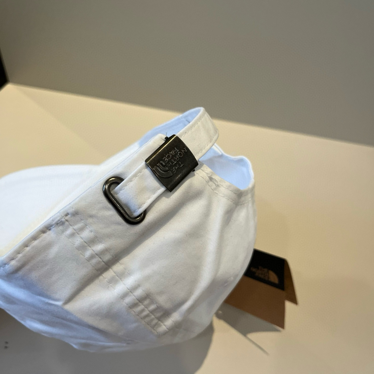 
北面♥️棒球帽🧢官网新品棒球帽，原单品质火爆来袭 。🎩 工艺非常精美 高档大气上档次！低调奢华，方便携