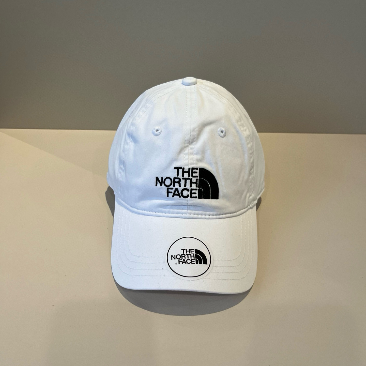 
北面♥️棒球帽🧢官网新品棒球帽，原单品质火爆来袭 。🎩 工艺非常精美 高档大气上档次！低调奢华，方便携