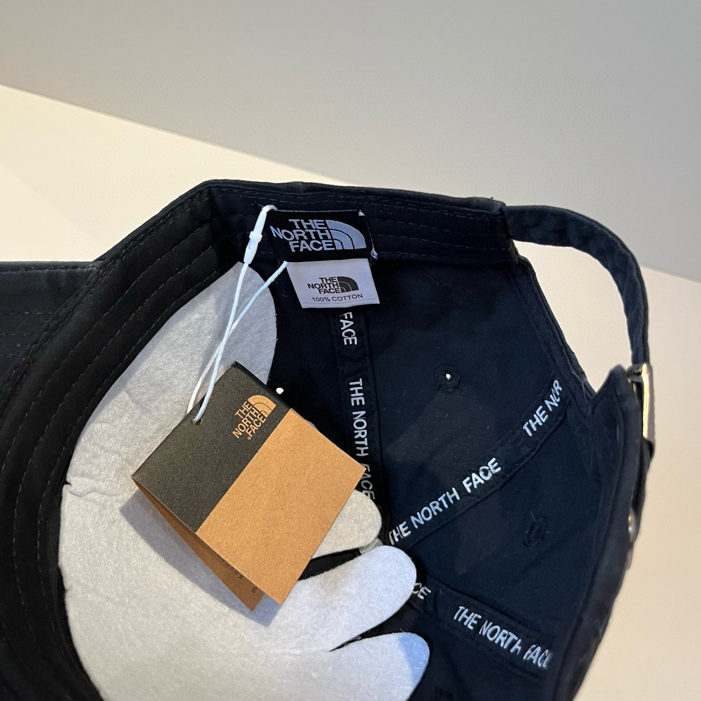 
北面♥️棒球帽🧢官网新品棒球帽，原单品质火爆来袭 。🎩 工艺非常精美 高档大气上档次！低调奢华，方便携