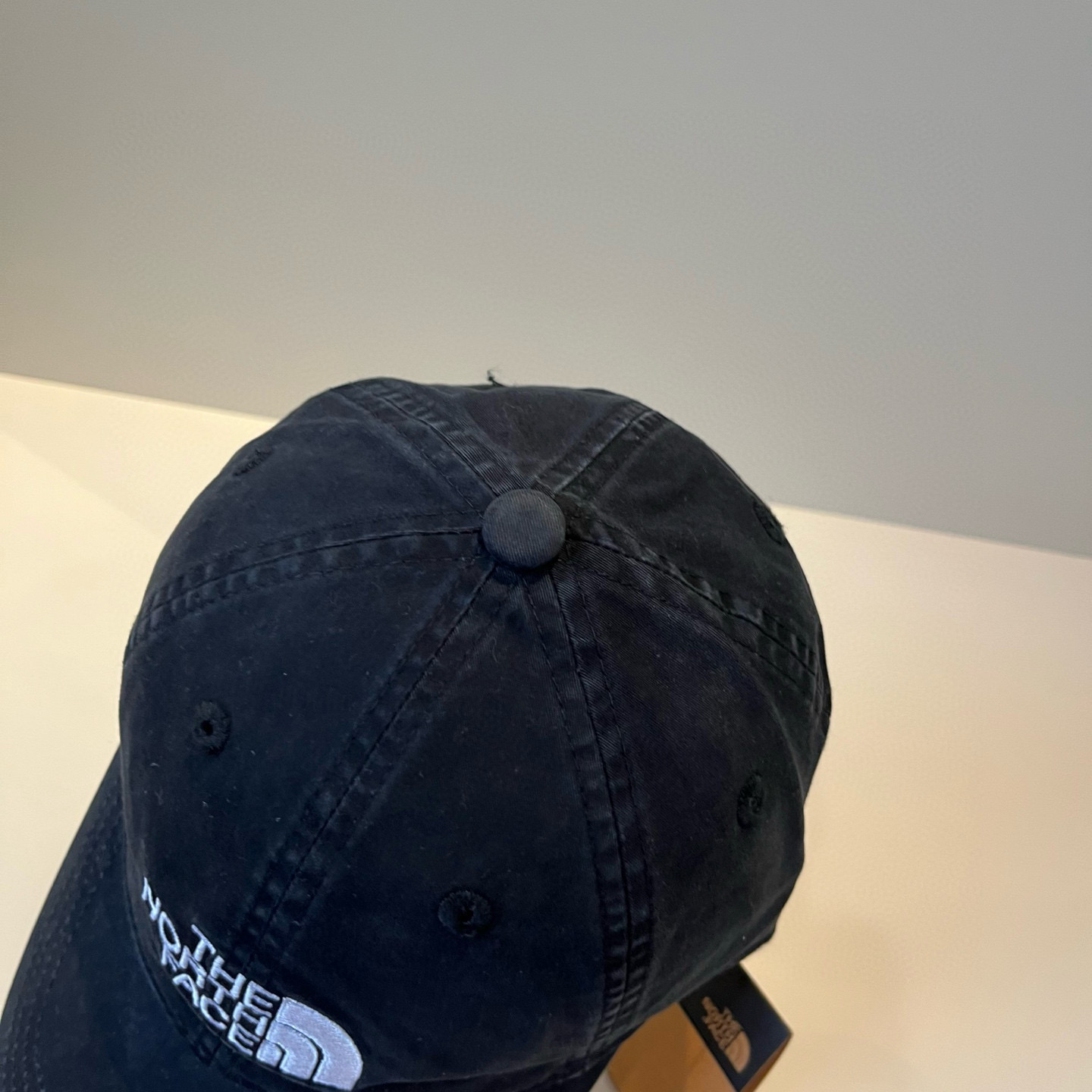 
北面♥️棒球帽🧢官网新品棒球帽，原单品质火爆来袭 。🎩 工艺非常精美 高档大气上档次！低调奢华，方便携