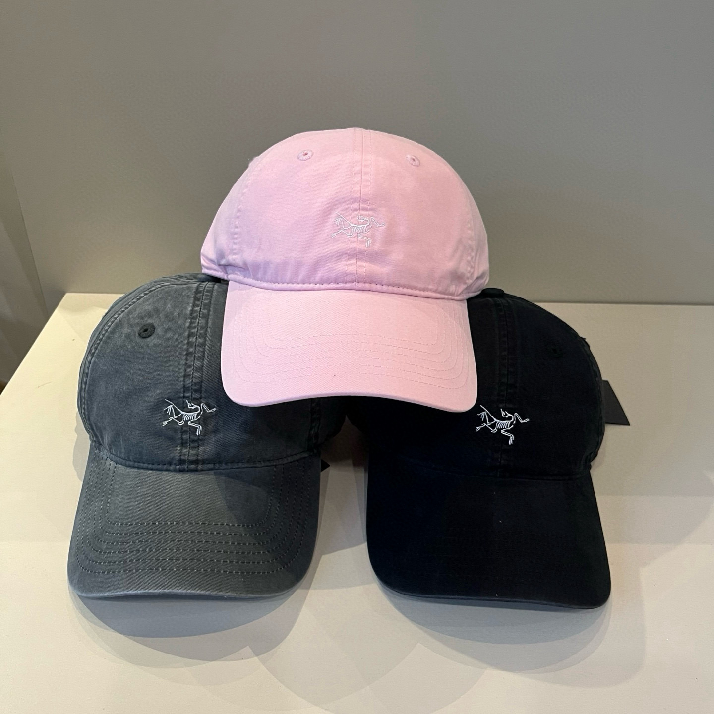 【始祖鸟】2025春款新款简约棒球帽，新款出货，大牌款超好搭配，赶紧入手！