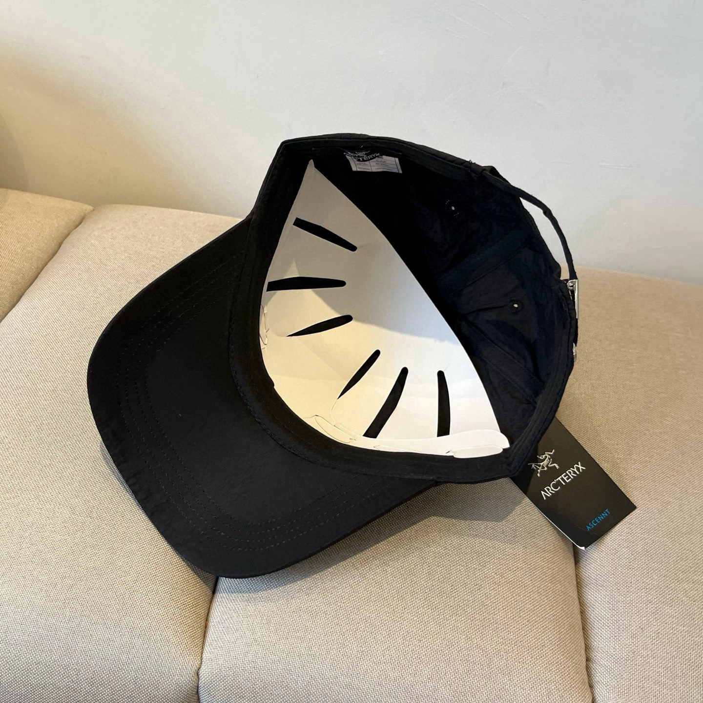 【始祖鸟】2025春款新款简约棒球帽，新款出货，大牌款超好搭配，赶紧入手！