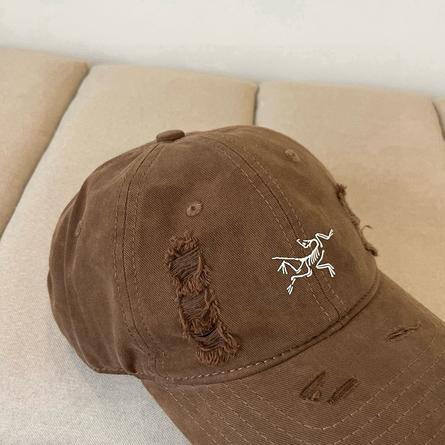 【始祖鸟】2025春款新款简约棒球帽，新款出货，大牌款超好搭配，赶紧入手！