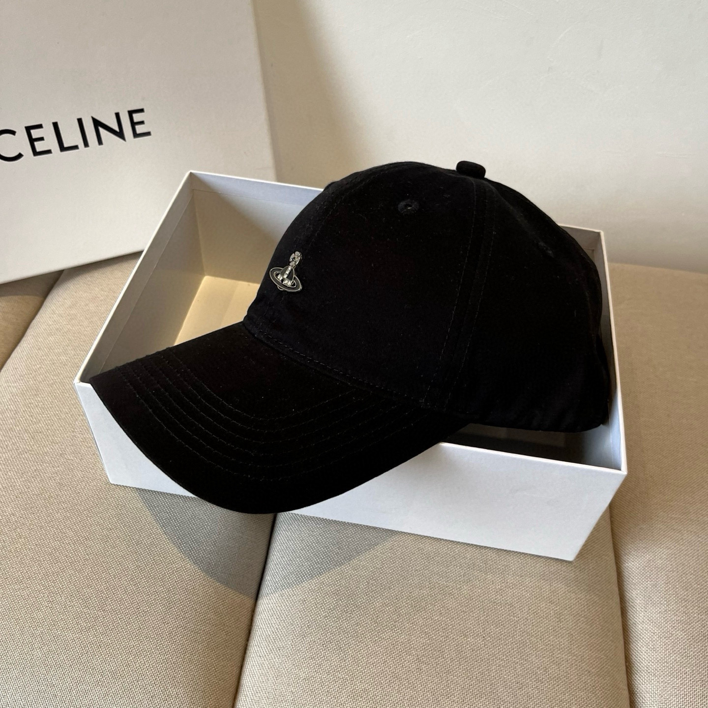 
西太后新款棒球帽🧢，男女通用，头围57cm 