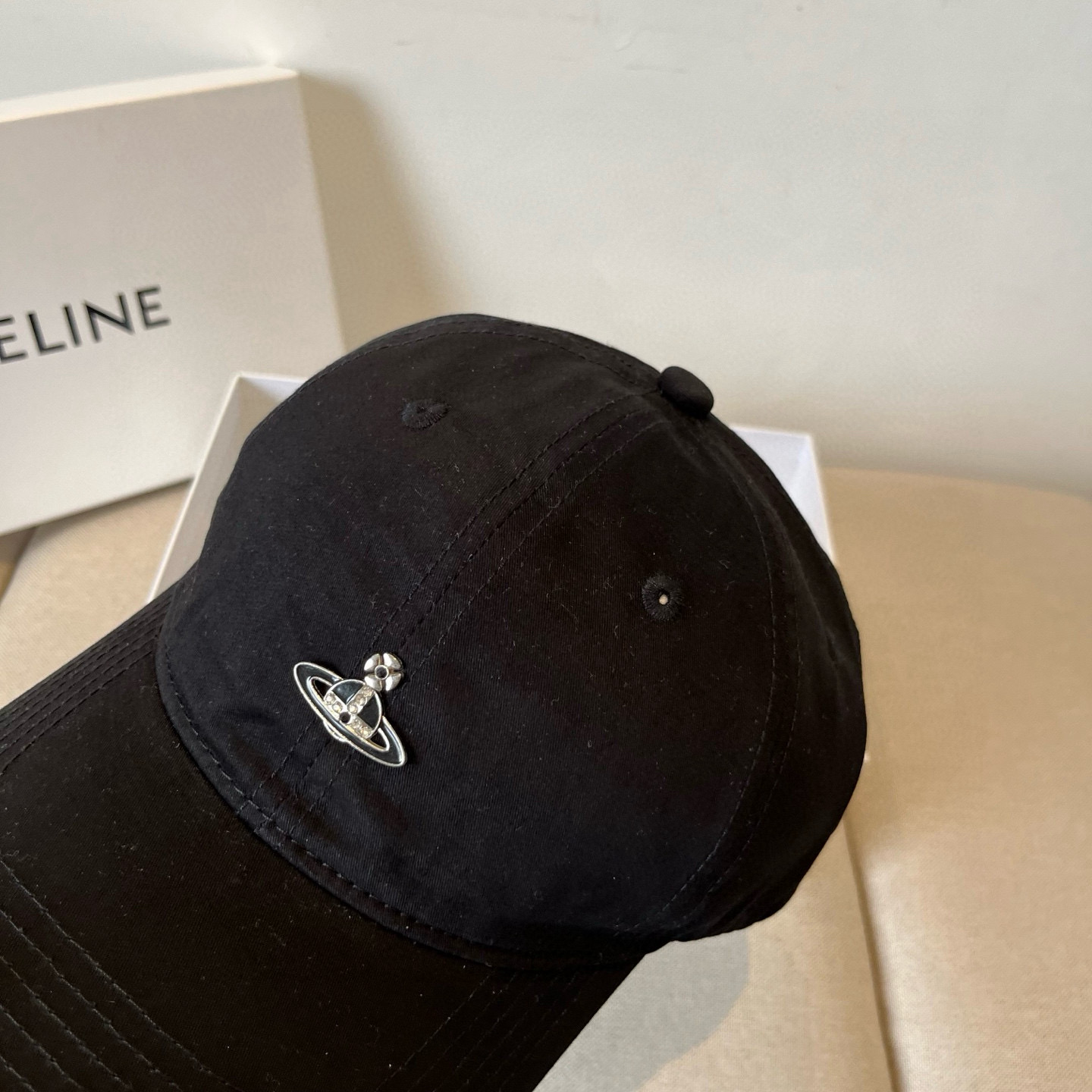 
西太后新款棒球帽🧢，男女通用，头围57cm 