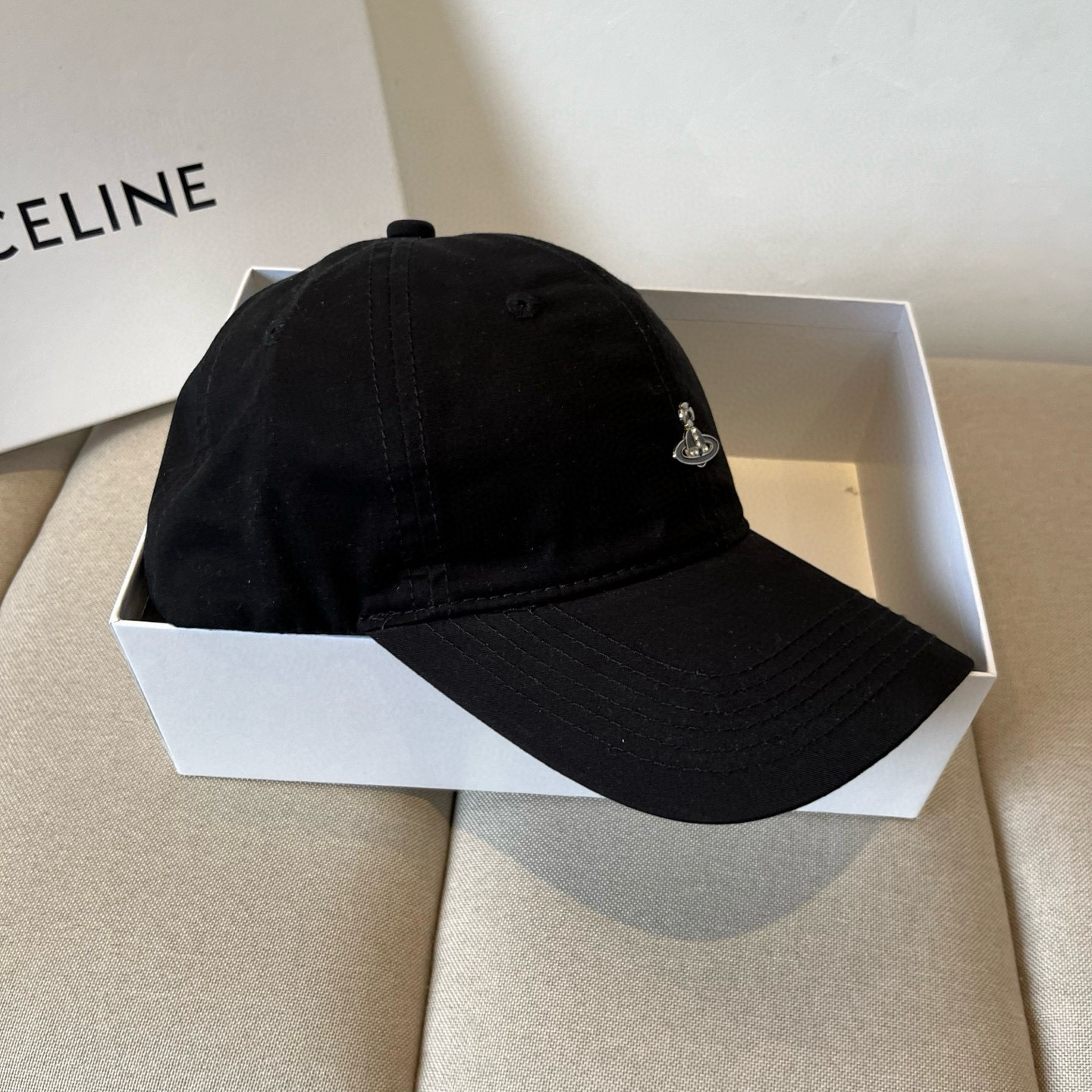 
西太后新款棒球帽🧢，男女通用，头围57cm 