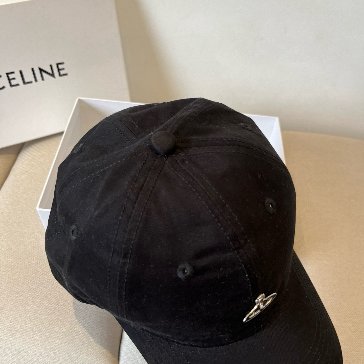 
西太后新款棒球帽🧢，男女通用，头围57cm 