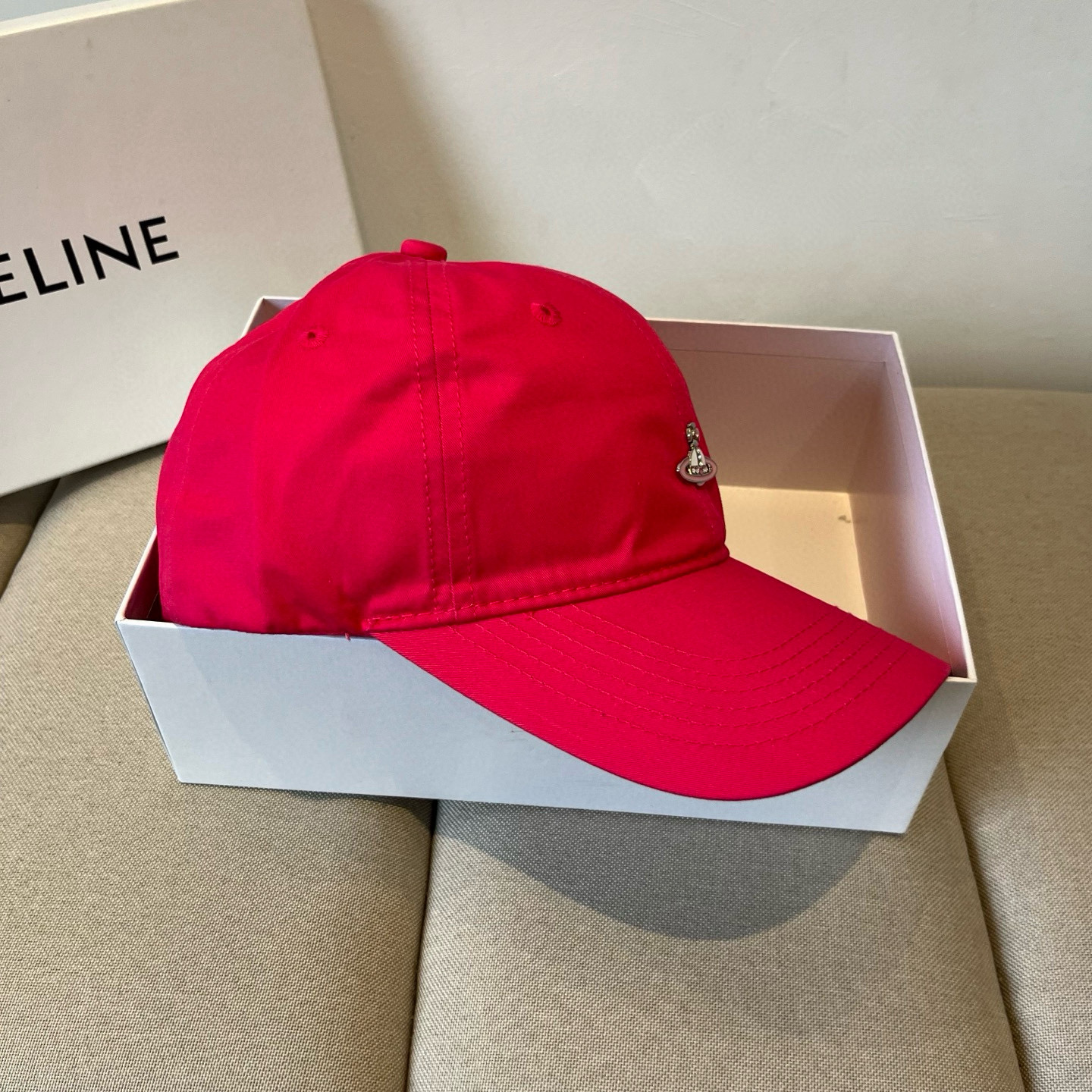 
西太后新款棒球帽🧢，男女通用，头围57cm 