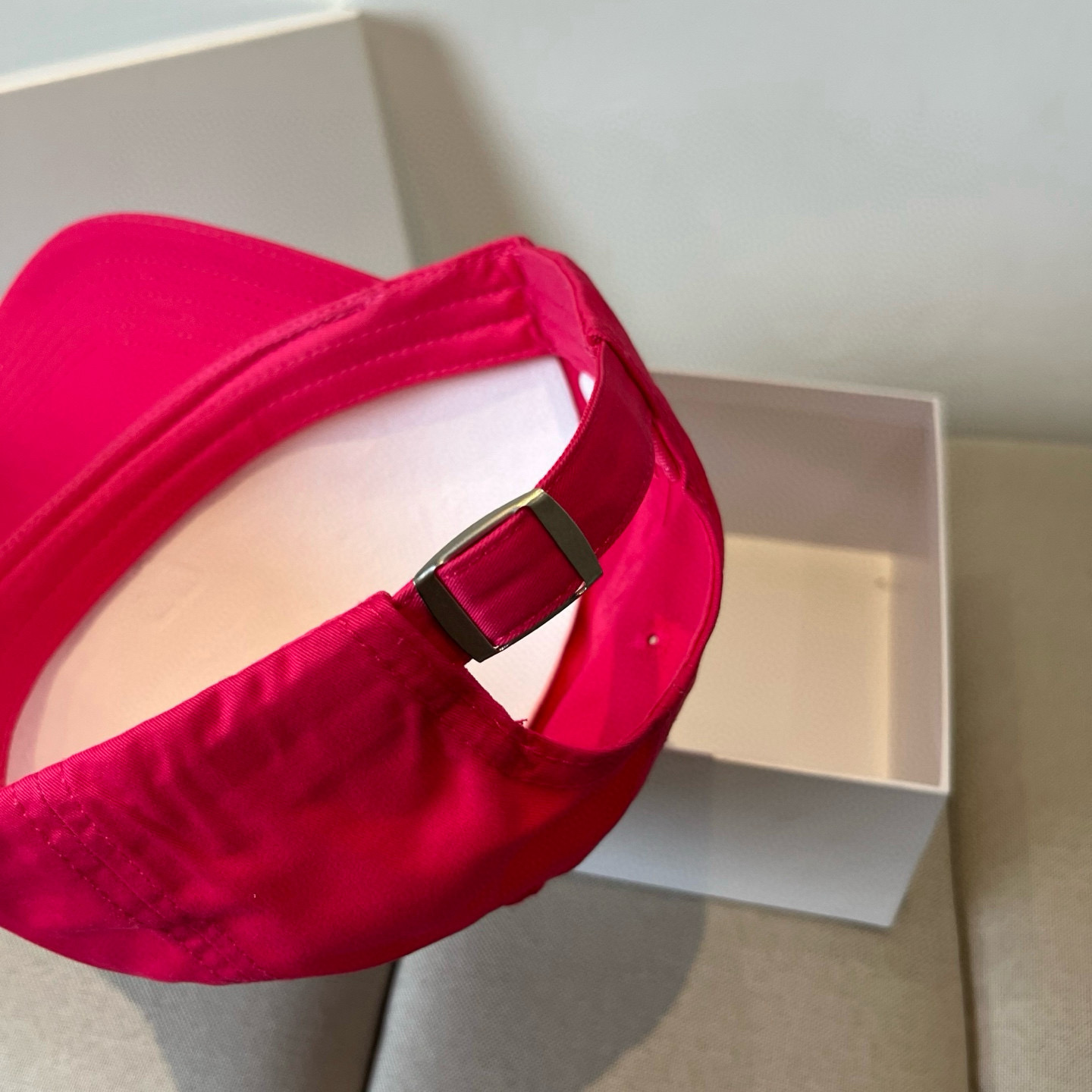 
西太后新款棒球帽🧢，男女通用，头围57cm 