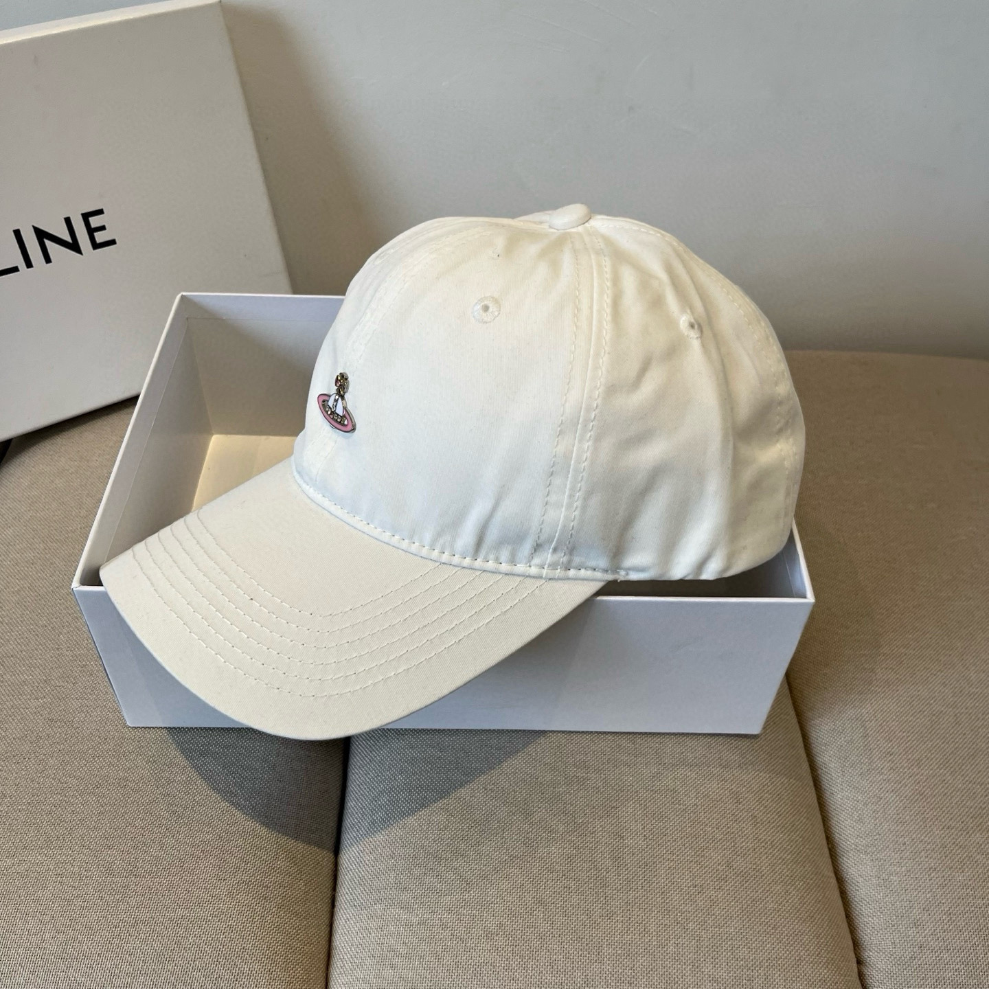 
西太后新款棒球帽🧢，男女通用，头围57cm 