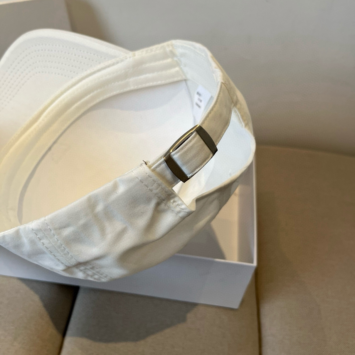 
西太后新款棒球帽🧢，男女通用，头围57cm 