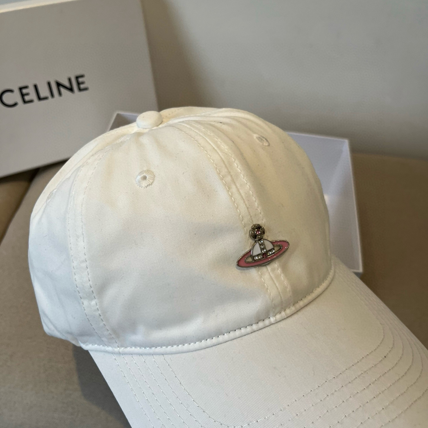 
西太后新款棒球帽🧢，男女通用，头围57cm 